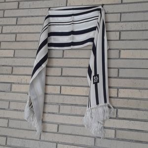 Woman's scarf/wrap
